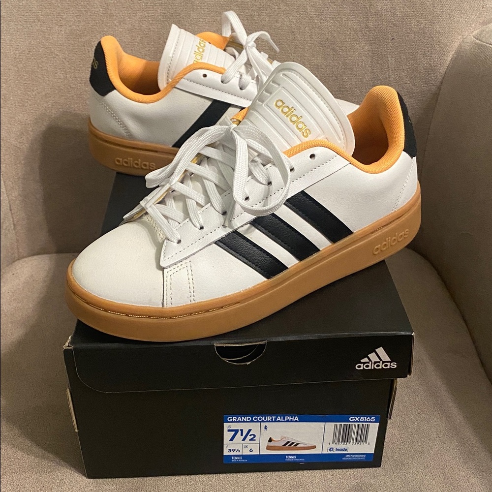 Adidas Sneakers